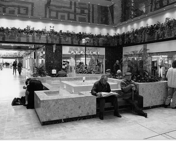 Who remembers the fountain in the middle of the Newlands centre? Picture taken in 1990