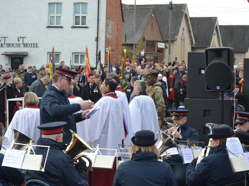Hundreds gather at Broad Green in Wellingborough to pay respects at Remembrance Sunday service
