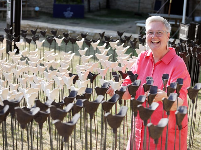 Art installation at Chester House for Cransley Hospice to mark the 25th anniversary of the Kettering hospice.
Artist Louise Crookenden-Johnson creator of the 500 handmade pottery robins, unveiled by Lord Lt James Saunders Watson
Friday, June 16, 2023