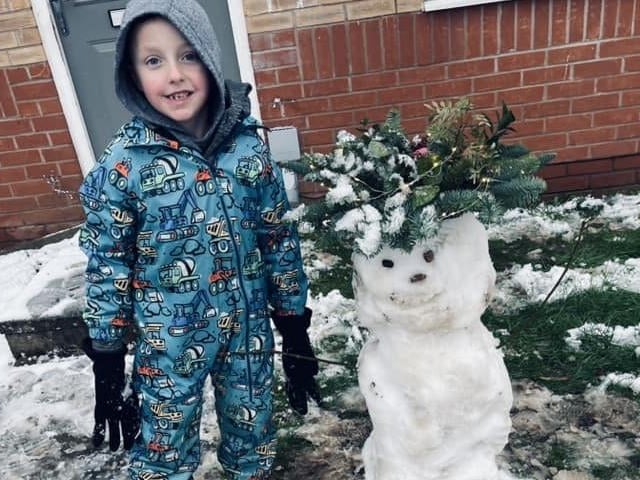 A great effort with this snowman. We're particularly impressed by its choice of headwear.