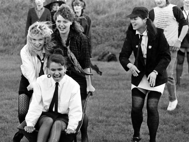 1987 FANCY DRESS WHEELBARROW RACES KETTERING