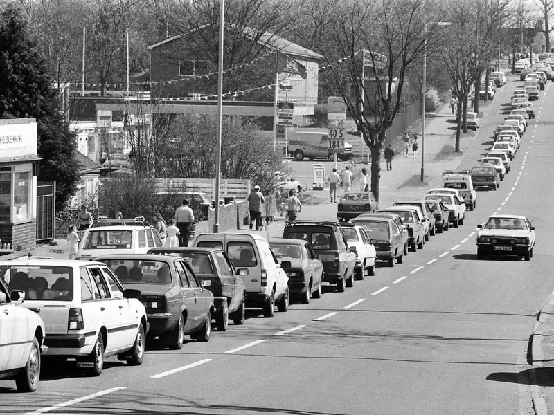 Cars queue up London Road in Kettering on their way to Wicksteed Park 1980