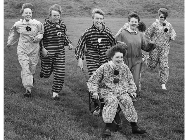1987 FANCY DRESS WHEELBARROW RACES KETTERING