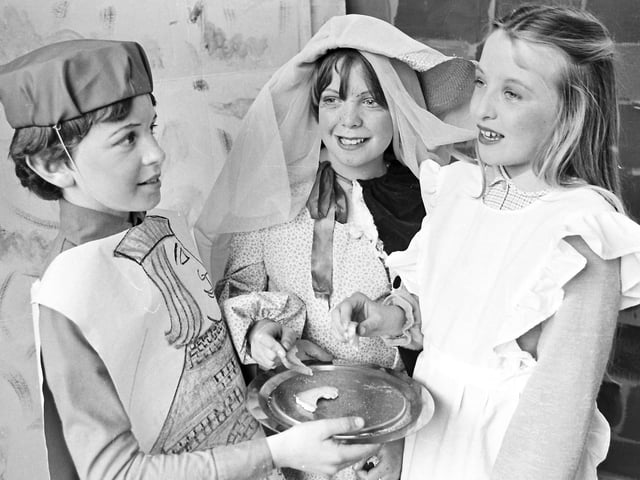 1982 GADS PLAY REHEARSALS Retro Christmas pictures from the 1980s:Christmas in the 1980s