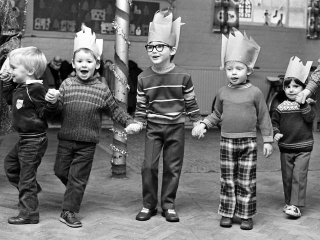 1982 PLAYGROUP PARTY ROTHWELL Retro Christmas pictures from the 1980s:Christmas in the 1980s
