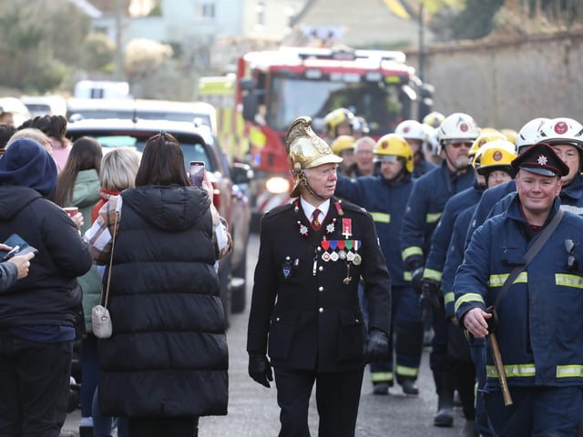 Geddington Volunteer Fire Brigade take on Northants Fire and Rescue:Geddington Boxing Day Squirt