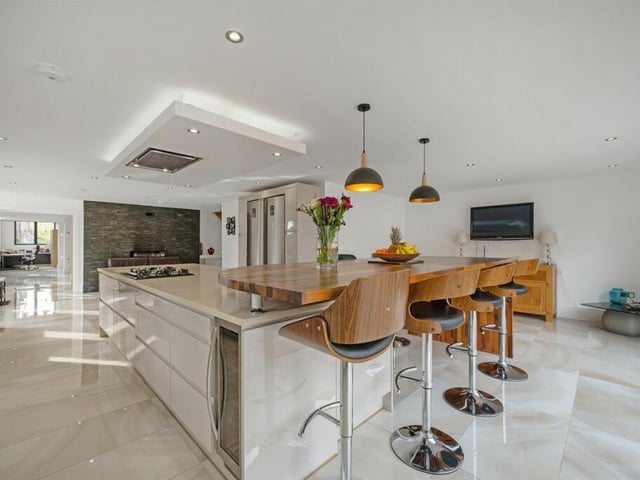 This converted chapel dates back to the twentieth century. The current owners built an extension in 2017.