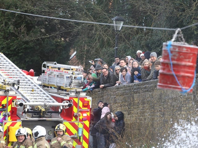 Geddington Volunteer Fire Brigade take on Northants Fire and Rescue:Geddington Boxing Day Squirt