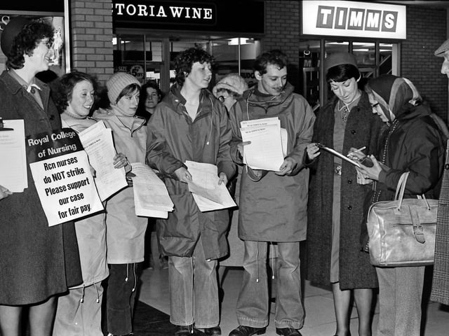 1979 NURSES WITH PETITION FOR FAIR PAY KETTERING