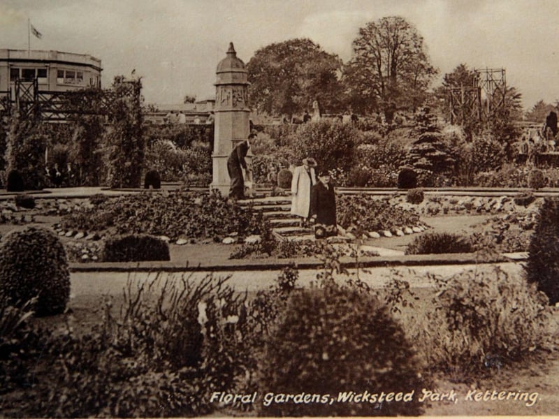 Wicksteed Park postcard of the 'sunken garden' between the pavilion and the train station/UGC