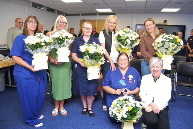 Kate Brintworth, presents the Award to members of the Elective Caesarean Section Team.
