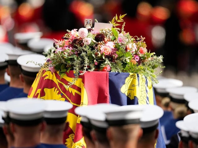 Flowers on top of the coffin of Queen Elizabeth II with a single card writen by her eldest son, King Charles III