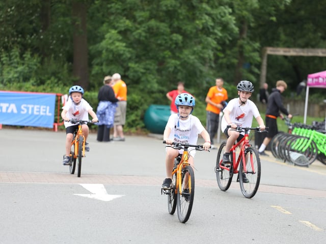 School pupils take part in the Kids of Steel mini triathlon in Corby/IMG