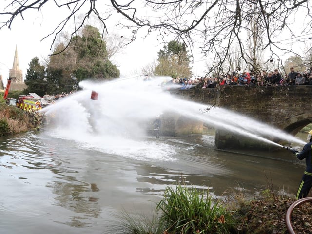 Geddington Volunteer Fire Brigade take on Northants Fire and Rescue:Geddington Boxing Day Squirt