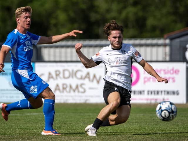 Reuben Marshall goes for goal. Picture: Jim Darrah