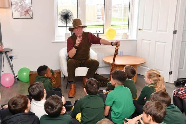 BN - AH 25.03.2024-011 - Mark Fraser performing one of his stories to a class of pupils from Priors