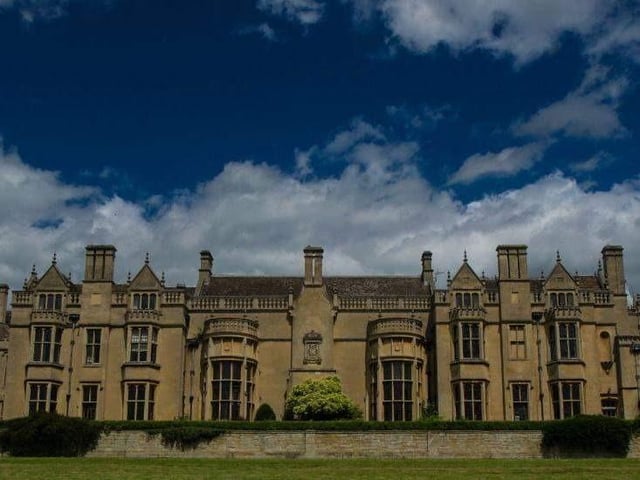 It is thought that an Italian maid haunts Rushton Hall in a while wedding gown after being betrayed by Lord Cullen.