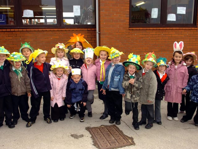 Rothwell Infant School Easter Bonnet parade round the town 2007