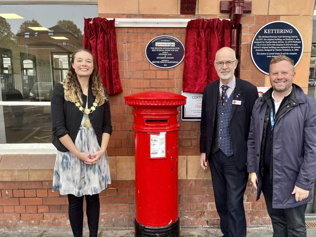 Cllr Fedorowycz, Andy Savage and Colin Ramshall alongside the Kettering heritage plaque