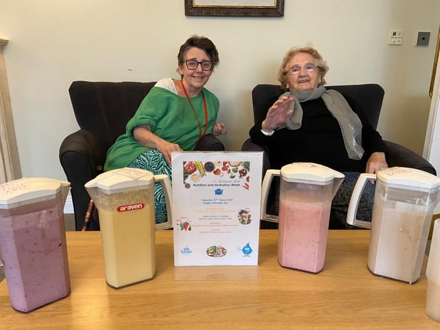 Simply Smoothie Day, Kay & Mamie enjoyed the sampling