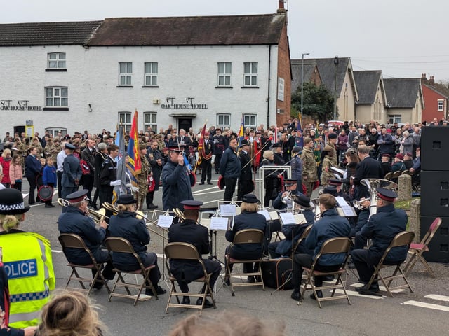Remembrance Sunday in Wellingborough - Hundreds pay their respects at war memorial