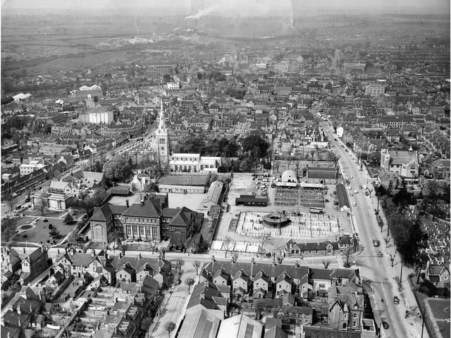 An aerial photo of Kettering featuring Bowling Green Road, the Parish Church and the Cattle Market in approximately the mid-1960s