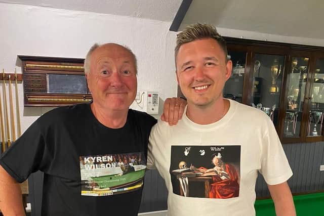 Clive (left) wearing the T-shirt presented to him by Kyren Wilson (right). Credit: Instagram/@KyrenWilson147