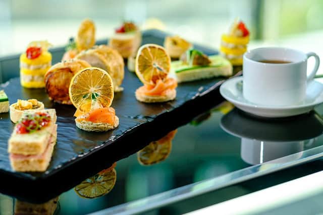 Afternoon tea at Park Plaza, Westminster Bridge (Photo: SPOTYPHOTO)