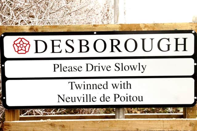 Desborough: Town sign
Tuesday, 19 February 2008