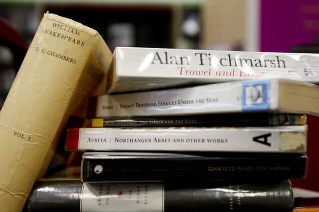 Library books EMN-161003-162039001