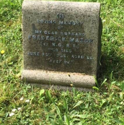 Fred Mason's grave. NNL-181010-103509005