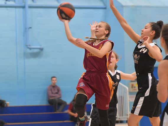 Dina Kosnikovska in action as she scored 37 points for Northants Lightning. Picture by Dave Ikin