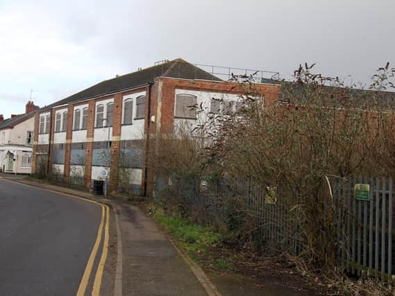 Consultants will come up with plans for a housing scheme at the former Lawrence factory site in Desborough.