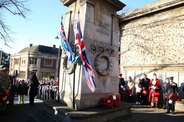 Remembrance Day: Kettering: Act of Remembrance at Kettering centotaph with wreath laying. Sunday, November 12 2017 NNL-171211-174031009 NNL-171211-174031009
