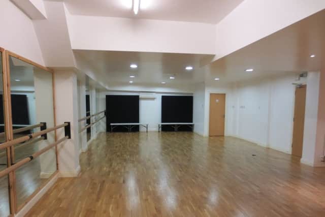 The dance studio. NNL-181115-143600005