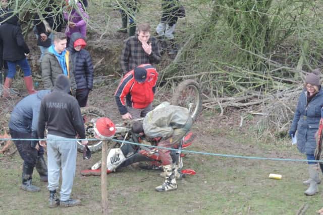 Rider Tim Wills turns his 200 Gas Gas upside down in the hope of draining mud and water out
of the airbox. His luck was out. NNL-181227-130211005