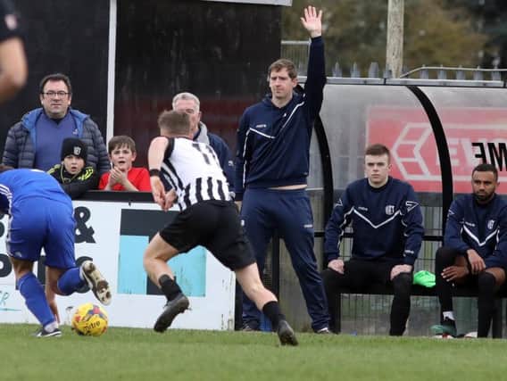 Steve Kinniburgh is hoping his Corby Town team can bounce back from their weekend defeat when they head to Barton Rovers tonight