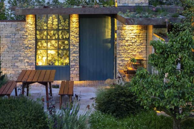 Oxford-based artist, Wendy Newhofer, created bespoke, handcrafted glass panels which featured a blue tint created from copper reacting with the glass inspired by the distillation process that takes place at the farm