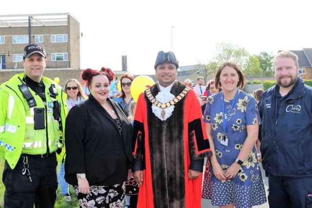 Cllr Rahman, along with Corby Borough Council Neighbourhood Wardens and police officers, were on hand along with school staff to ensure that around 150 youngsters and parents negotiated Farmstead Road safely.