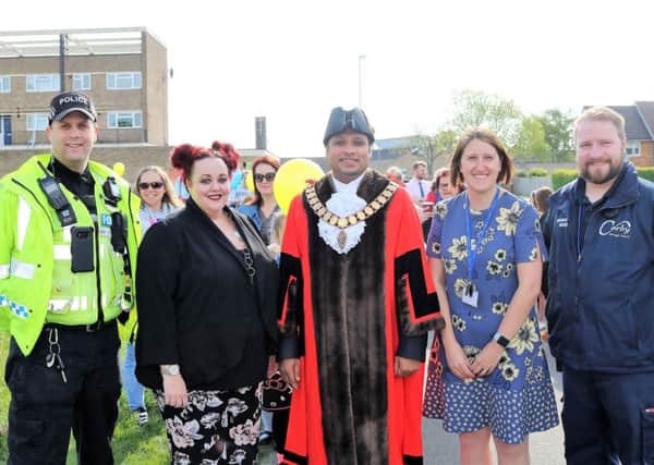 Cllr Rahman, along with Corby Borough Council Neighbourhood Wardens and police officers, were on hand along with school staff to ensure that around 150 youngsters and parents negotiated Farmstead Road safely.