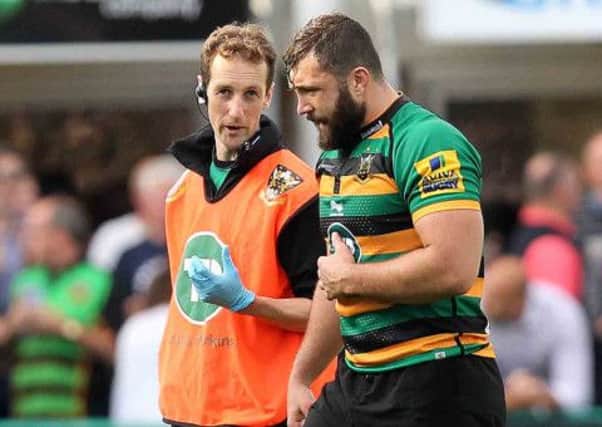 Alex Corbisiero leaves the field after suffering a shoulder injury against Bath