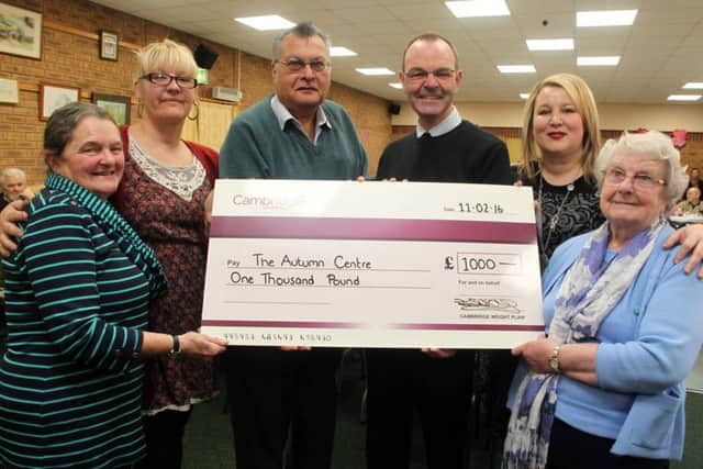 The Cambridge Weight Plan Tracey Calterwood and Kevin Gates present Trustees of the Autumn Centre Marie Bissett, Maria Difolco (Centre Supervisor), Navin Bhatia and Jessie Lyons with a cheque for £1000 NNL-161102-124500009