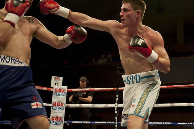 Corby's Simon Barclay will challenge Matty Askin for the English Cruiserweight title in Liverpool a week on Saturday