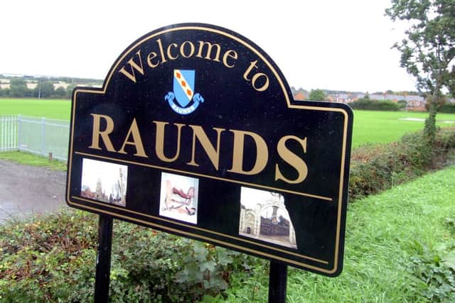 Raunds, Raunds Town sign, welcome to Raunds. 
Friday, 24 September 2010