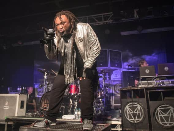 Skindred frontman Benji Webbe, pointing at the Roadmender audience. Photo by David Jackson