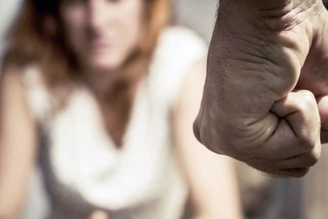 Woman in fear of domestic abuse PPP-151014-095531001