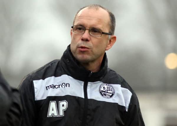 AFC Rushden & Diamonds boss Andy Peaks says his team must stick together as they attempt to bounce back from two defeats in a row when they go to Chasetown tonight