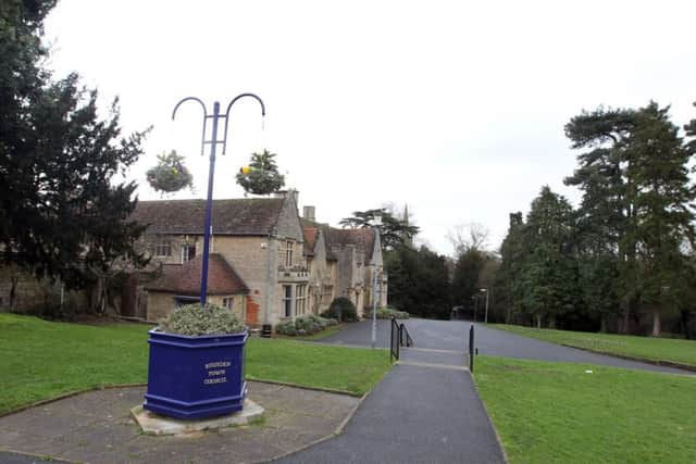 Rushden Hall in Hall Park